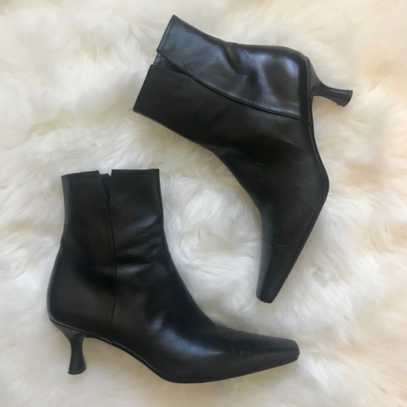 stuart weitzman pointed toe boots
